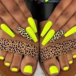 Press on nails